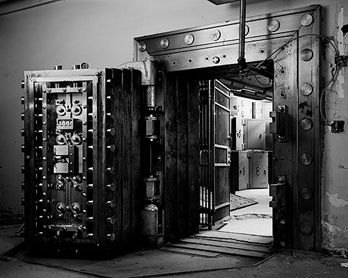 Vault photo by Ostrograd