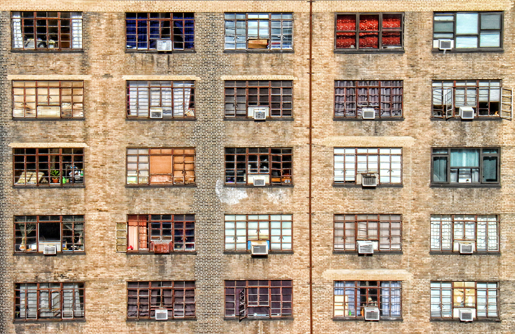 "Variations on a windows theme," near the Ford Foundation in New York City | photo: O Palsson via Flikr (Creative Commons)
